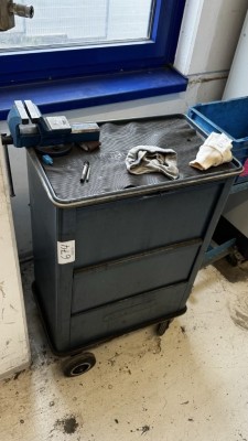 1 Werkstattwagen Gedore mit Schraubstock